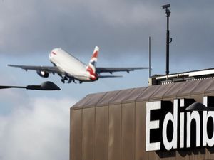 Supporting image for story: Union warns summer holiday strike action looms at airports