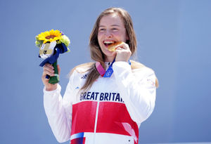 Charlotte Worthington with her gold medal following victory in the women s BMX freestyle Final. Photo: Mike Egerton/PA Wire