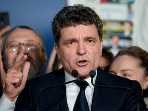 Supporting image for story: Romania’s new pro-European President puts country back on Western course