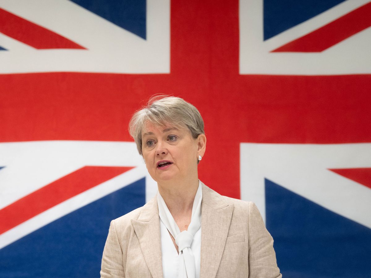 Yvette Cooper continues Saudi visit as Iran threatens to block key oil route