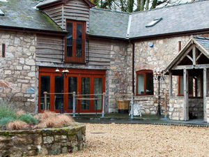 Supporting image for story: Call for compromise after Oswestry B&B told to stop running restaurant 