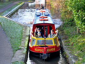 Supporting image for story: Minister takes a trip of the Montgomery Canal to see restoration work 