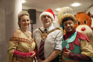 The Mayor with panto stars Debra Stephenson, Zac Douglas and Rudolph.