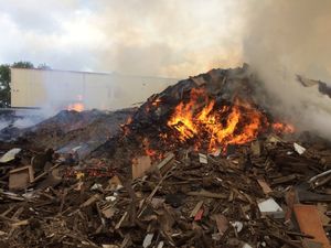 Supporting image for story: Ellesmere fire: Crews tackle woodchip blaze at Tudor Griffiths site