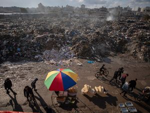 Supporting image for story: Hamas says it will release hostages as planned after major dispute
