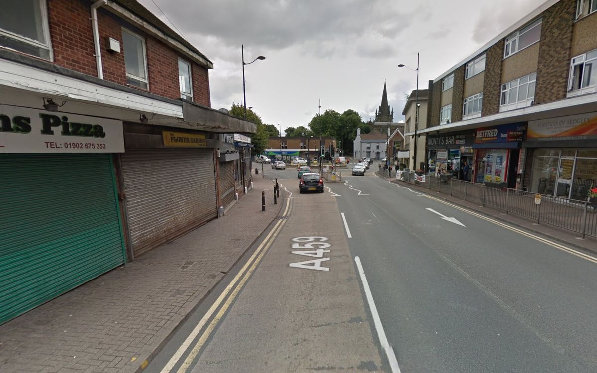 Firefighters rush to Sedgley High Street - residents told to avoid the area