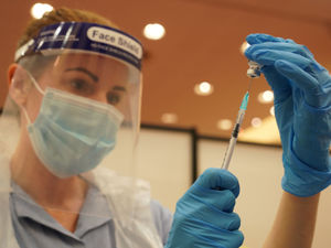 Supporting image for story: More than 34,000 youngsters booked in for their Covid-19 jab across the Midlands