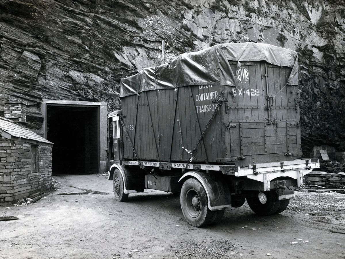 National Gallery tablet celebrates Welsh quarry that housed paintings during war