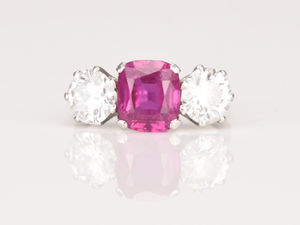 Supporting image for story: Diamond jewellery leads the sales at £225,000 Shropshire auction