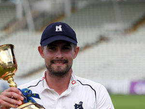 Supporting image for story: Surrey exploit conditions as Warwickshire struggle