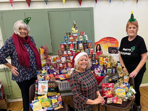 Supporting image for story: Stourbridge slimming group weighs in with kind gift