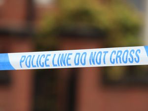 Supporting image for story: Man shot by police after ‘making threats to kill’