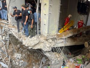 Supporting image for story: At least 14 killed and 60 wounded in Israeli strike on Beirut