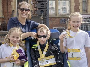 Supporting image for story: Rob Burrow’s daughters push him to complete Leeds running course on Father’s Day