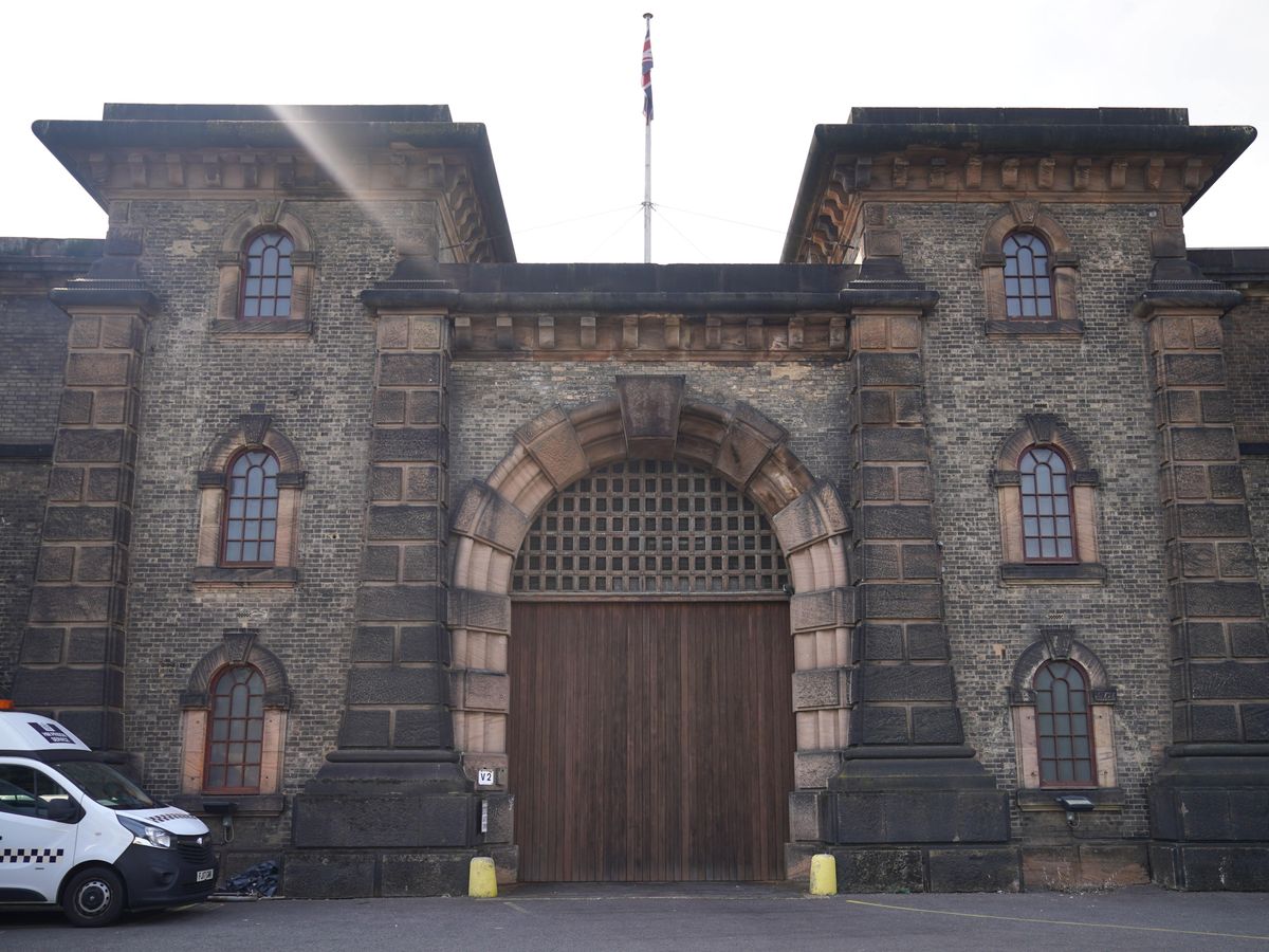 Prisoner manhunt continues as Lammy faces slew of questions