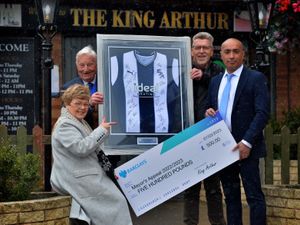 Supporting image for story: Mayor gifts signed West Bromwich Albion shirt to pub in Walsall