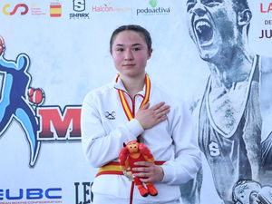 Supporting image for story: Stafford boxing star Amy Nolan strikes gold in first tournament