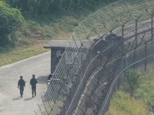 Supporting image for story: South Korea says neighbour preparing to destroy roads near border