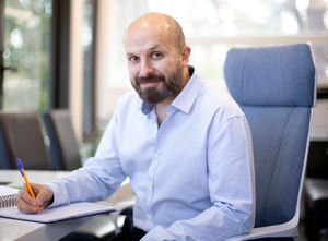 Professor Vik Veer