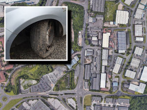 Supporting image for story: Passer-by chases down suspect who 'drove wrong way on dual carriageway' 