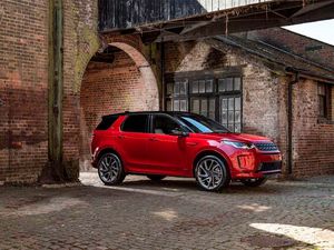 Supporting image for story: Overhauled Land Rover Discovery Sport gets hybrid tech and new interior
