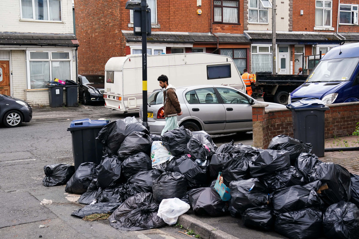 Bin workers in Birmingham vote to continue industrial action for another six months in pay dispute