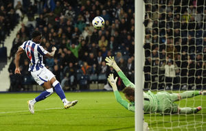 Josh Maja misses a huge late chance for West Brom against Leicester