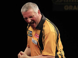 Supporting image for story: Wayne Jones calm for Dave Chisnall test
