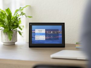 Supporting image for story: Zoom getting integration on Facebook, Amazon and Google smart displays