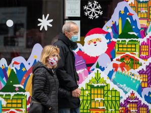 Supporting image for story: Coronavirus: WHO updates guidance on mask wearing