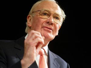 Supporting image for story: Menzies Campbell: Liberal Democrat leader ousted as ‘too old’