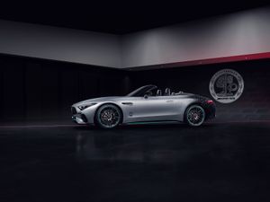Supporting image for story: Mercedes marks end of 2022 Formula 1 season with special-edition SL