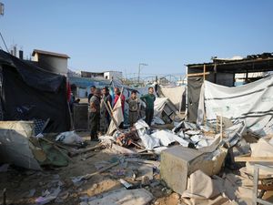 Supporting image for story: US vetoes UN resolution on Gaza ceasefire over lack of link to hostage release