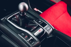 The slick-shifting six speed gearbox