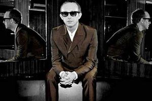 Supporting image for story: Steve Cradock playing Birmingham HMV Institute