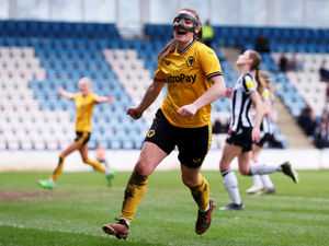 Supporting image for story: Wolves let lead slip as Newcastle roar back late on