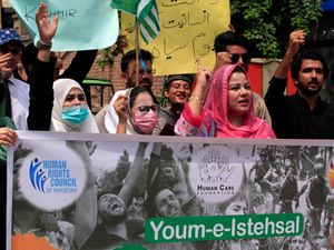 Supporting image for story: Protesters rally against removal of semi-autonomy in Pakistan-held Kashmir