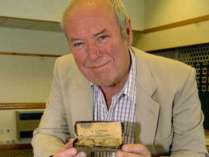 Supporting image for story: Gandhi artefacts are put on sale at Ludlow Racecourse