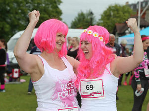 Supporting image for story: In pictures: Shrewsbury goes pink for Race for Life