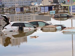 Supporting image for story: Spanish residents appeal for help, after floods leave at least 205 dead
