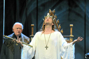 Supporting image for story: David Tennant showcases new look for Richard II in Stratford