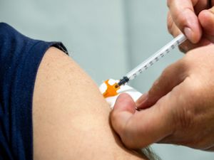 Supporting image for story: Covid-19 jab causes fewer problems than the virus itself in youngsters – study