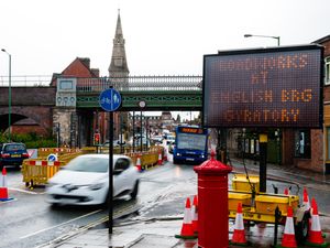 Supporting image for story: Shrewsbury roadworks to overrun by three weeks