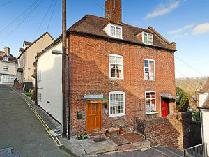 Supporting image for story: Pledge to tackle speeding drivers on narrow Bridgnorth street