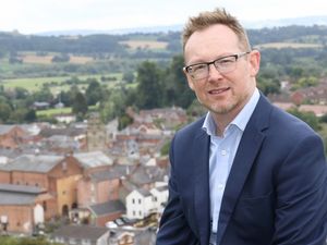 Supporting image for story: Welsh parliament should sit again in person 