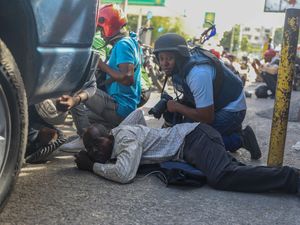 Supporting image for story: Haiti residents stand with police in battle to repel latest gang attack