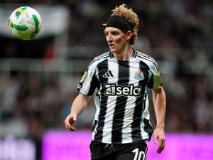 Supporting image for story: Anthony Gordon will learn from red cards, says Newcastle boss Eddie Howe