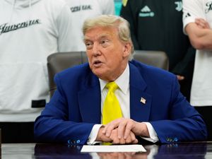 Supporting image for story: Donald Trump delays decision on Iran strikes as Keir Starmer calls for restraint