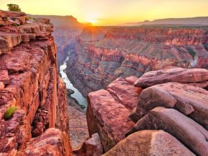 Supporting image for story: If your life is The Truman Show, what are the producers’ most impressive feats?