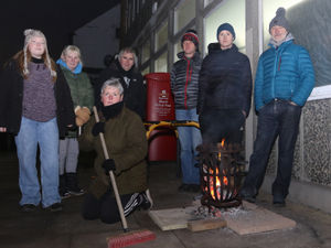 Supporting image for story: Royal Mail workers brave freezing cold for latest 48-hour strike 